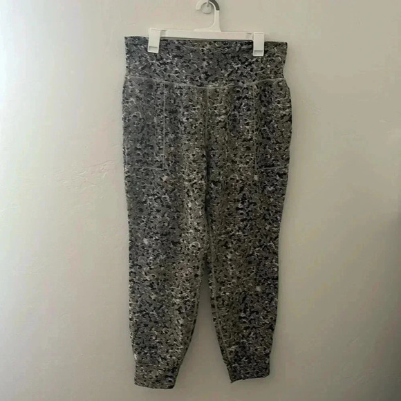 NWOT Athleta Salutation Textured Jogger in Meadow Decadent Chocolate - Picture 2 of 7